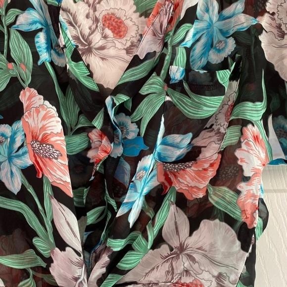 *4/$24* F21 Aloha Printed Top - Picture 3 of 8
